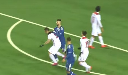 (VIDEO) NOVI SKANDAL U SRPSKOM FUDBALU! Haskić promašio penal, pa počeo da davi fudbalera Voždovca!