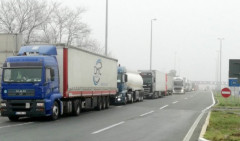 Teretna vozila na Batrovcima čekaju čak 5 sati, AMSS upozorava na zimske uslove za vožnju
