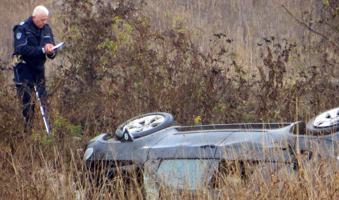 BMW-OM DIREKTNO U KAMION! Vozač automobila teško povređen u nesreći kod Bujanovca!