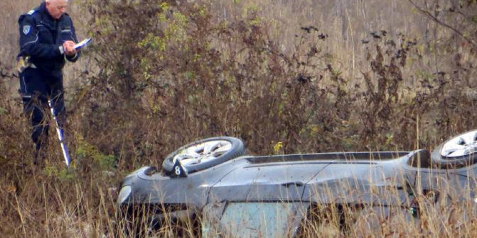 BMW-OM DIREKTNO U KAMION! Vozač automobila teško povređen u nesreći kod Bujanovca!