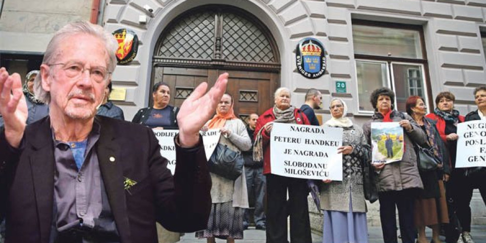 BRUKA! NAPADAJU HANDKEA, A GAĐAJU SRBE I SREBRENICU! Austrijski pisac na meti zapada zbog podrške Srbiji