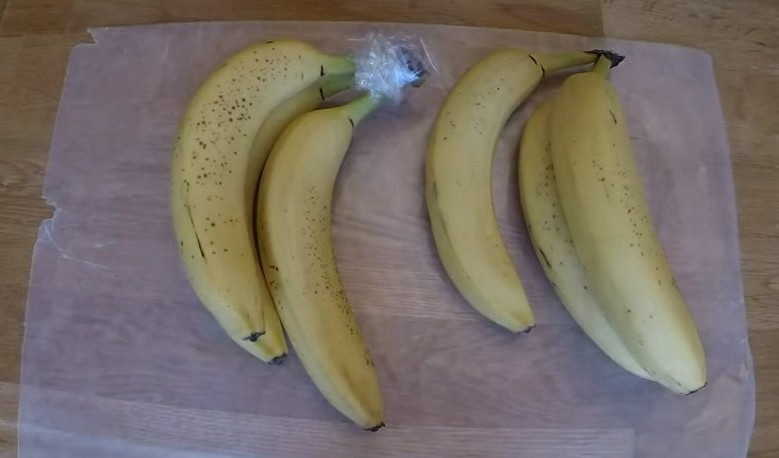 GENIJALAN TRIK! Evo kako da banane ostanu sveže ČAK NEDELJU DANA! (VIDEO)