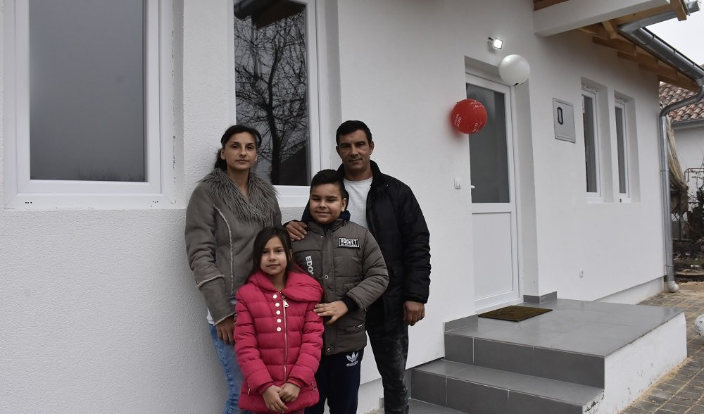 ISPUNILA IM SE ŽELJA! Stanojevići iz Lapljeg sela Nikoljdan dočekuju u novoj kući! (FOTO)