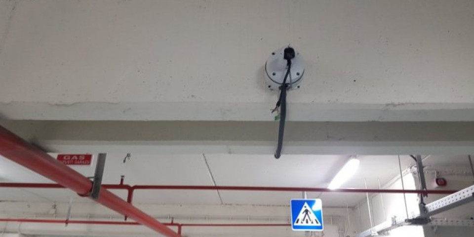 (VIDEO) VANDALIZAM! Uništili kamere u javnoj garaži u Beogradu, ali su prevideli jedan detalj