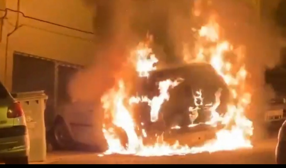 RASTE NEPRIJATELJSTVO ANKARE I ATINE! Zapaljen automobil TURSKOG DIPLOMATE USRED SOLUNA! (VIDEO)