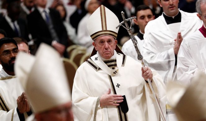 RAT U VATIKANU ZBOG PRAVOSLAVLJA! Bivši papa Benedikt udario na sadašnjeg pontifa! (VIDEO)