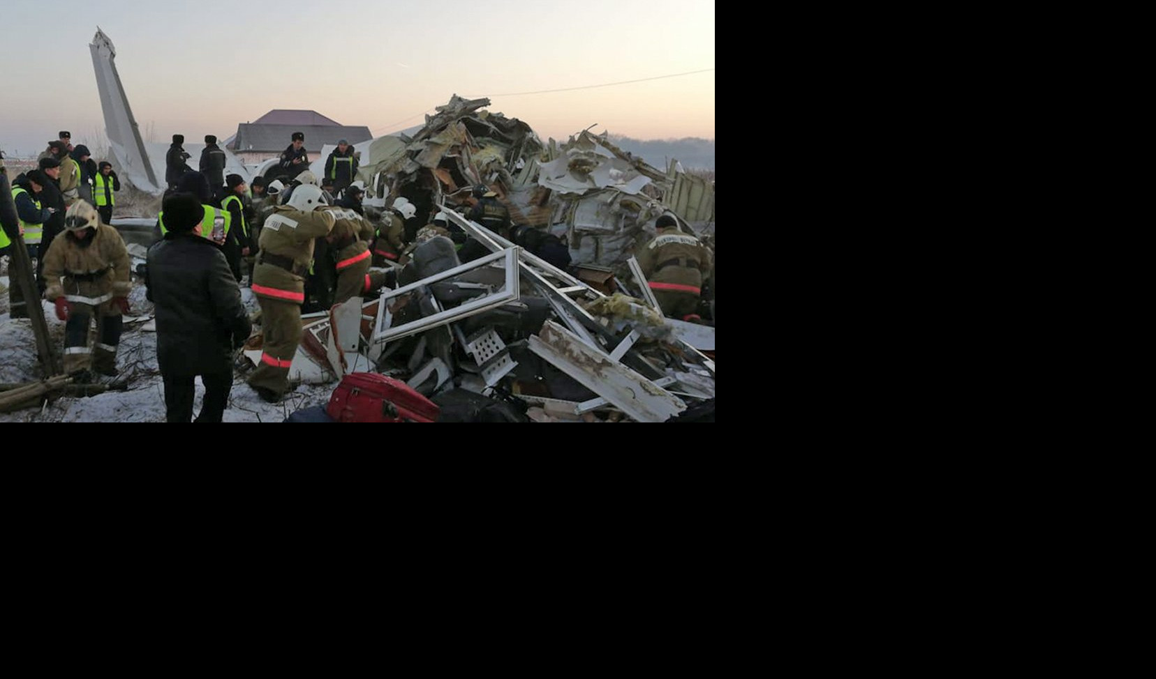 (FOTO/VIDEO) TRAGEDIJA U KAZAHSTANU! Putnički avion pao odmah nakon poletanja, najmanje 15 MRTVIH, 66 POVREĐENIH!