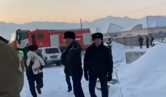 (VIDEO) POTRESNA SCENA IZ KAZAHSTANA! Izvukli bebu iz olupine aviona