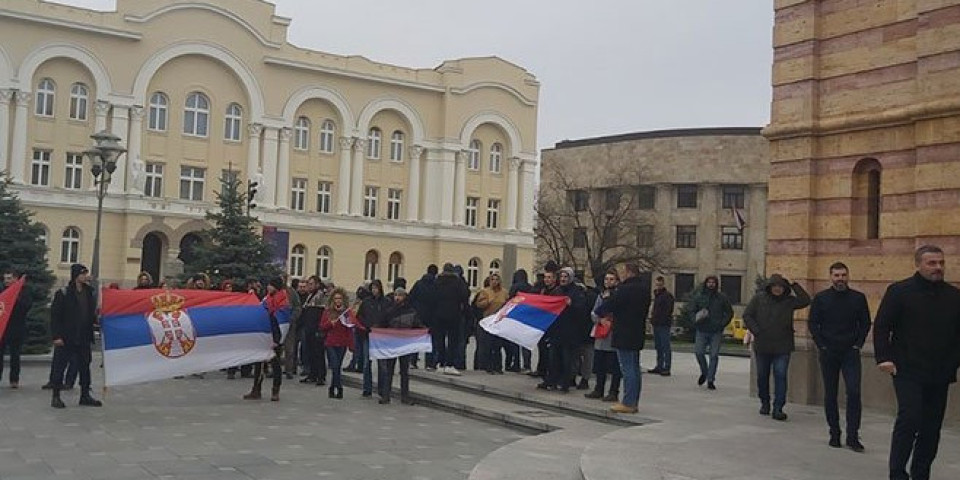 SRBI KONAČNO SLOŽNI! Građani Banjaluke, Trebinja i Pala rame uz rame u odbrani srpskih svetinja sa braćom u Crnoj Gori! (VIDEO)