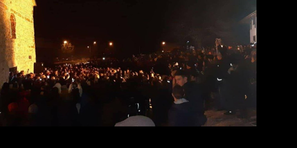 (VIDEO/FOTO) PROTESTI I LITIJE ŠIROM CRNE GORE! Bar, Nikšić, Kotor na nogama, u Budvi na čelu kolone predsednik opštine!