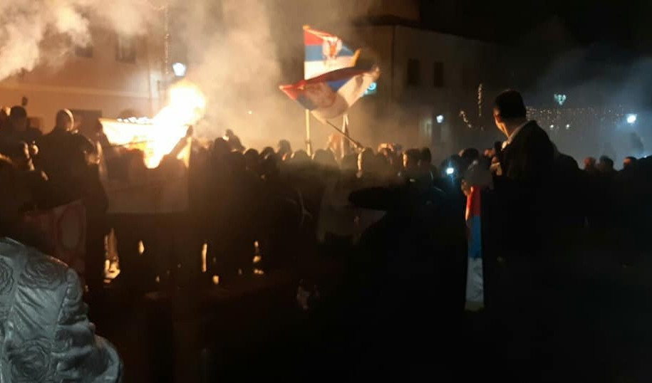 (FOTO) PROTESTI protiv crnogorskog Zakona o veroispovesti u Novom Sadu i Sremskim Karlovcima