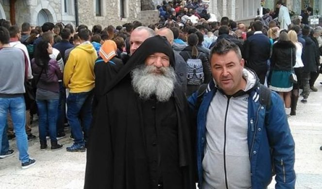(FOTO) RADOSLAVU NA ŠOFERKI OSTAVILI JEZIVU PORUKU! Nove pretnje i zastrašivanje Srba u Crnoj Gori!