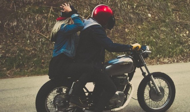 BIZARNIJE NE MOŽE BITI! Žene doživele ORGAZAM na MOTORU bez se*sa, neke LUDE od OVOG ZVUKA, a tek na WC ŠOLJI!