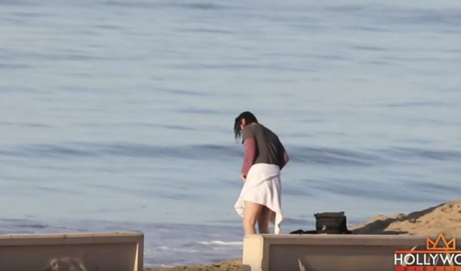 (FOTO/VIDEO) KIJANU RIVS SKINUO GAĆE NA PLAŽI! Svet u ŠOKU, glumac u NIKAD VIĐENOM izdanju, ŽENE SE PREZNOJAVAJU!