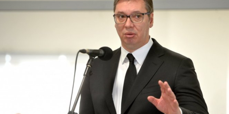 (FOTO) "ŽELIMO DA SE U SRBIJI ŽIVI BOLJE, DA LJUDI RADE I OSTAJU NA SVOJIM OGNJIŠTIMA"! Vučić: Najvažniji cilj su nove fabrike i nova radna mesta!