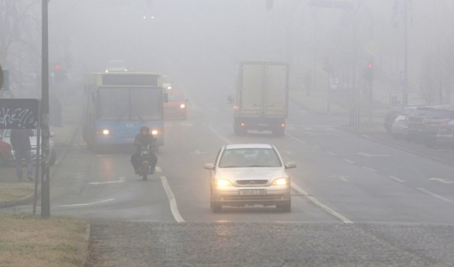 AMSS: Povoljni uslovi za vožnju, oprez zbog magle i slabe kiše