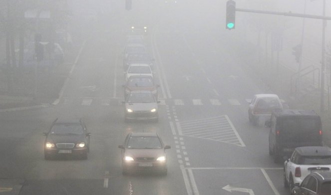 OPREZ! Smanjena vidljivost zbog magle, popodne se očekuje pojačan saobraćaj