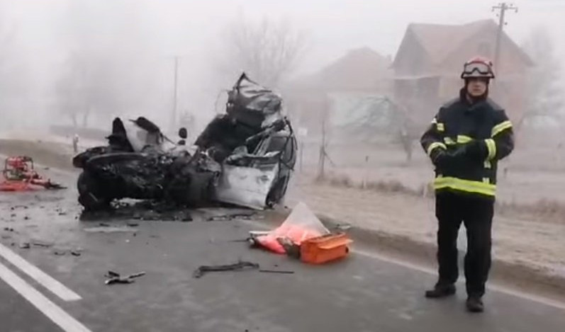 POGINULA DVA BRATA, LEKARI SE BORE ZA ŽIVOT MAJKE! Na Ibarskoj jeziv prizor, od automobila nije ostalo NIŠTA! (VIDEO)