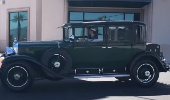 (FOTO/VIDEO) LIMUZINA NAJVEĆEG MAFIJAŠA U ISTORIJI, AL KAPONEA, posle 92 godne, traži novog vlasnika! Ovako je opremljen njegov automobil!
