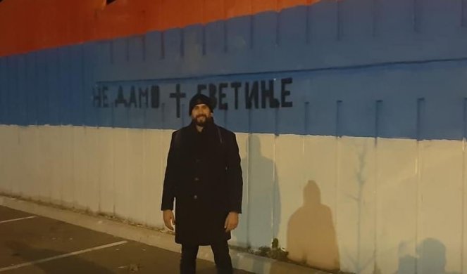 BRUKA! POLICIJA MU NOĆAS UPALA U STAN! Uhapšen Brdža, vođa grupe mladića koja je oslikala mural sa srpskom trobojkom u Podgorici!