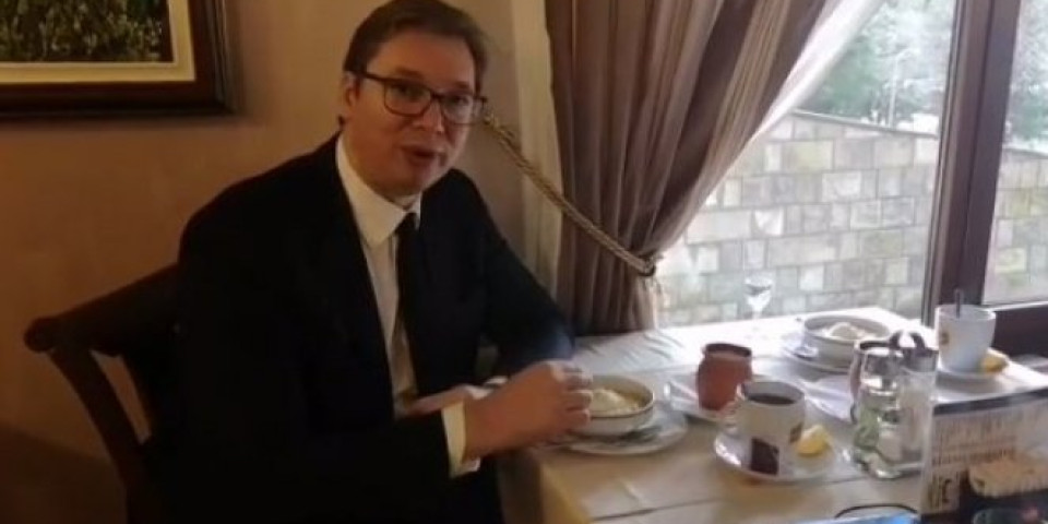 PRINUDNO SLETEO PA PRAVAC NA CICVARU! Vučićev helikopter se vratio za Mrkonjić Grad zbog lošeg vremena! (VIDEO)