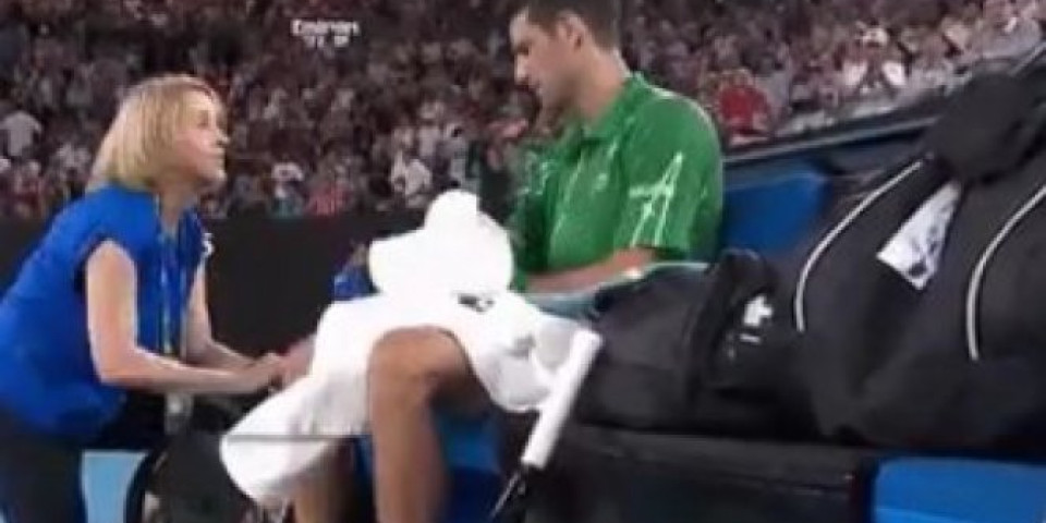 (VIDEO) POSLE STRAŠNOG PRVOG SETA! I Nole i Rodžer tražili pomoć lekara!