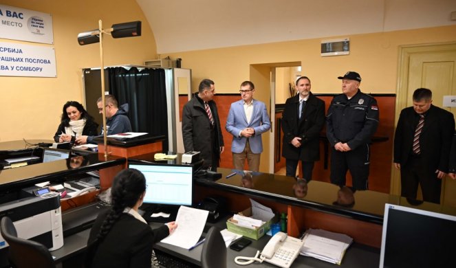 BRŽE I LAKŠE DO DOKUMENATA! Rebić obišao nove kancelarije policijske uprave u Somboru! (FOTO)