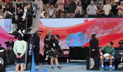(VIDEO) TO JE BIO PRIJATELJSKI DODIR, NISAM ZNAO DA JE ZABRANJENO! Đoković progovorio o spornom detalju sa finala Australijan opena!
