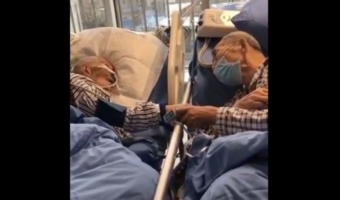 SCENA KOJA ĆE VAM NATERATI SUZE NA OČI! Par oboleo od koronavirusa u bolničkim krevetima, drže se za ruke i opraštaju (VIDEO)