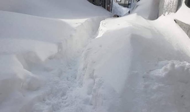 Kada su spasioci otkopali sneg visok 4 metra, DOČEKAO IH JE PRIZOR ZBOG KOGA SU ZANEMELI