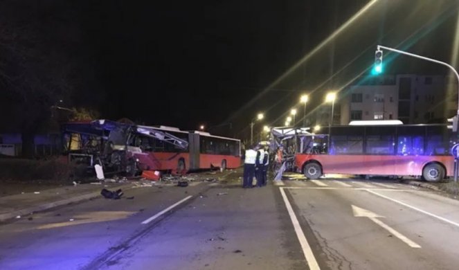 STRAŠNA NESREĆA JUTROS U CENTRU ZEMUNA! Poginuo vozač gradskog autobusa, više osoba povređeno!