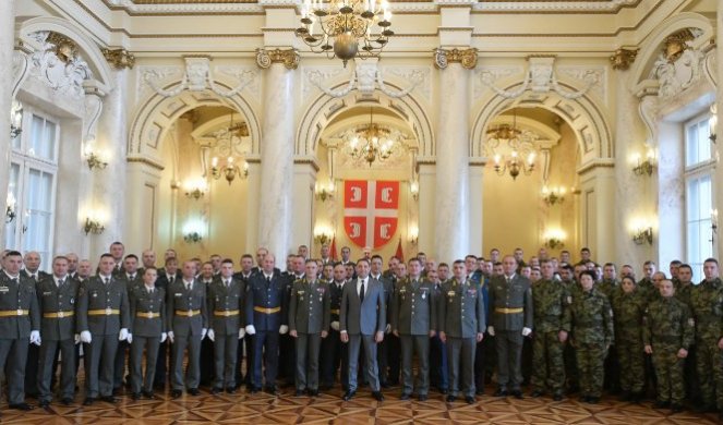 ISPRAVLJENA NEPRAVDA! 78 PODOFICIRA I PROFESIONALNIH VOJNIKA PRIMLJENO NA NEODREĐENO VREME! Ministar Vulin na svečanosti: Jačamo vojsku Srbije!