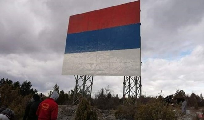 (FOTO) PROVOKACIJA PRED ĐURĐEVDAN! Srušena trobojka na brdu Borovac iznad Pljevalja!
