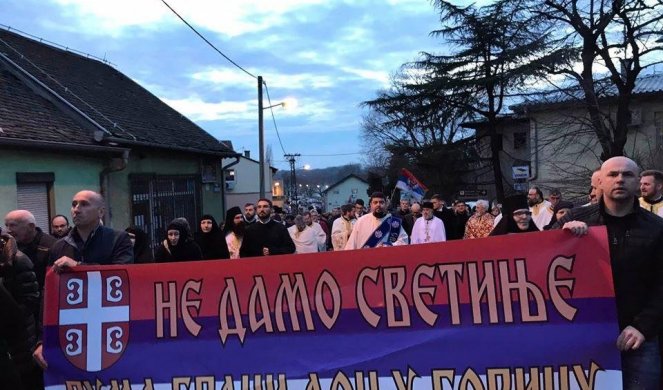 DIGLA SE I SREMSKA KAMENICA! Održani moleban i litija za spas svetinja u Crnoj Gori (FOTO)