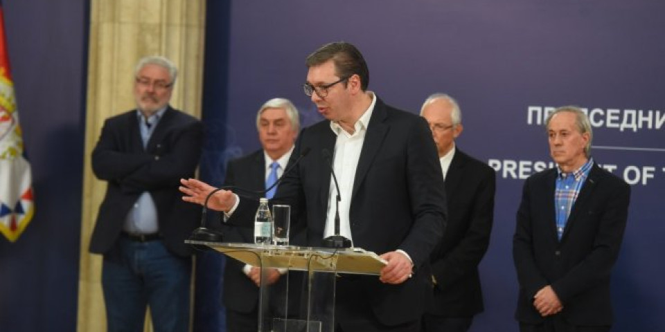 NE MISLITE VALJDA DA ĆU REĆI "ANGELA, IZVINI, UPLAŠIO SAM SE VIRUSA" Vučić neće otkazivati najavljene posete inostranstvu