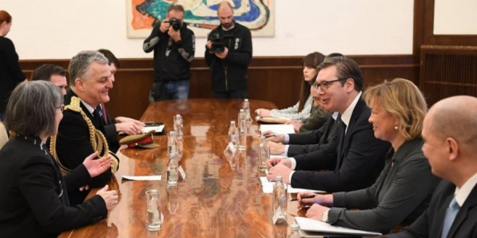 SRBIJA ČVRST OSLONAC ZA STABILAN BALKAN! Vučić razgovarao sa Frejzerom o razvoju bilateralne saradnje i situaciji u regionu! (FOTO)