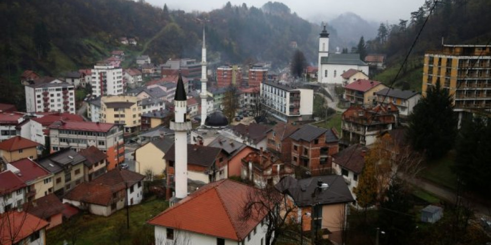 BEZBEDNOSNE SLUŽBE BiH NA NOGAMA! Planiraju se INCIDENTI tokom komemoracije u Srebrenici!