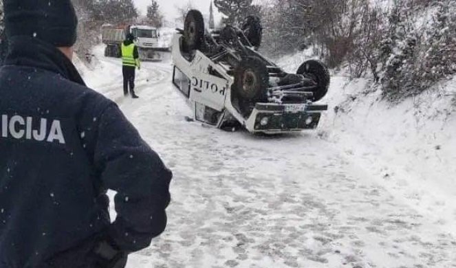 (FOTO) BOŽJA OPOMENA MILOVIM SPECIJALCIMA! Džip MUP CG prevrnuo se kod Pljevalja gde ovih dana milogorska policija ZBOG LITIJA sprovodi najstrašniju TORTURU!