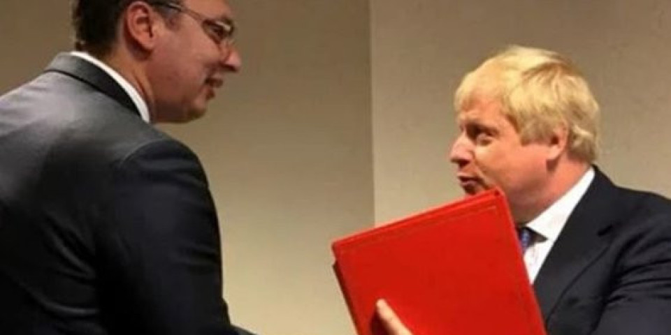 (FOTO) I BBC PIŠE O VUČIĆEVOM TVITU: Predsednik Srbije PRVI JE DRŽAVNIIK koji je Džonsonu poslao podršku!