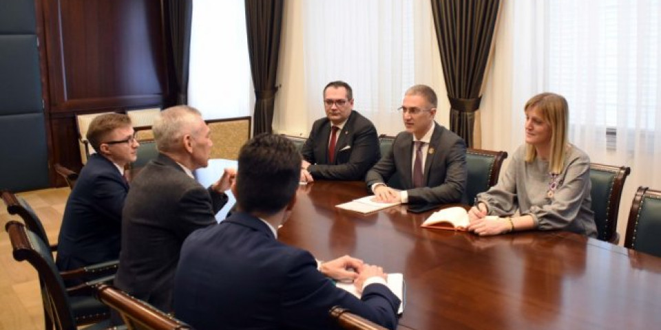 NOVE INICIJATIVE I ZAJEDNIČKI PROJEKTI Ministar Stefanović razgovarao sa ambasadorom Ruske Federacije o unapređenju saradnje