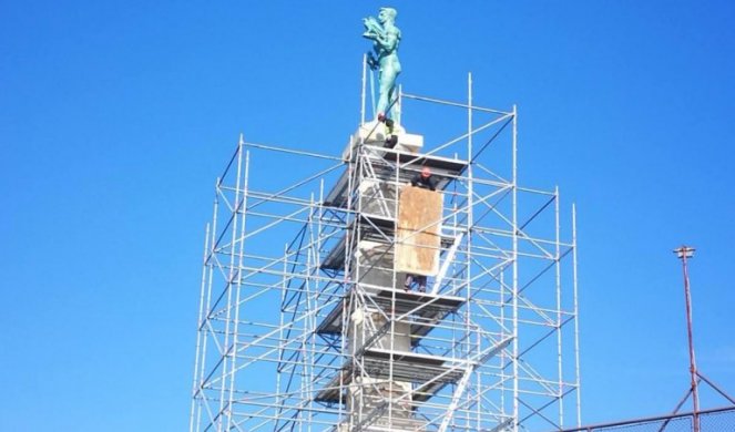 REKONSTRUISANI POBEDNIK U PUNOM SJAJU! Počelo skidanje zaštitne konstrukcije oko spomenika na Kalemegdanu! (FOTO)
