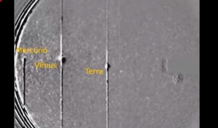(VIDEO) ZAPANJUJUĆI SNIMAK NASA! NLO veći od Zemlje uhvaćen kako preleće pored Sunca! Kamere ga snimale 4 sekunde, a onda se dogodilo nešto neverovatno!