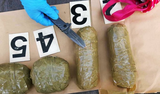 VELIKA AKCIJA POLICIJE U NOVOM PAZARU! Zaplenjeno 700 grama heroina!