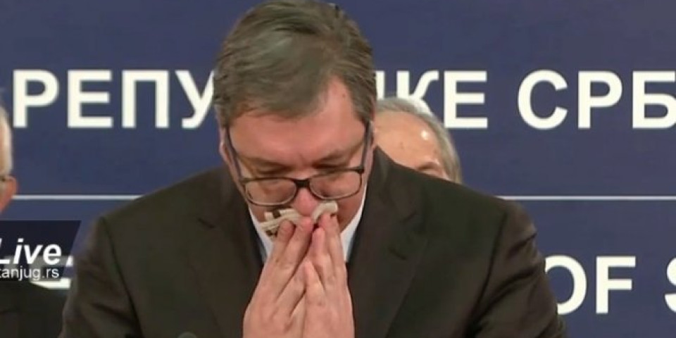 (VIDEO) MUK U PREDSEDNIŠTVU SRBIJE! Vučić se zakašljao tokom konferencije: NE BRINITE SAMO SAM SE ZAGRCNUO! ZNAM DA BI MNOGI VOLELI DA JE NEŠTO DRUGO - NEĆE GROM U KOPRIVE!