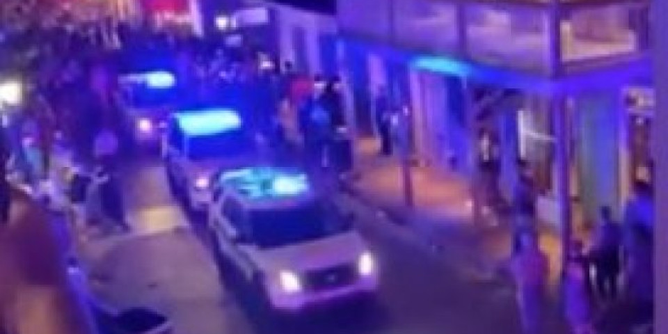 (VIDEO) KOD TRAMPA NEMA ŠALE SA KORONAVIRUSOM! Evo kako policija u Nju Orleansu rešava GUŽVU NA ULICAMA!