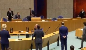 (VIDEO) SNIMAK KOJI OBILAZI SVET! Ministar zdravlja PAO U NESVEST TOKOM KONFERENCIJE O KORONAVIRUSU