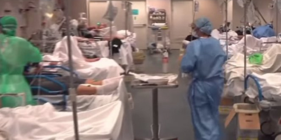 JEZIV SNIMAK IZ BOLNICE U ITALIJI! Medicinsko osoblje bori se za živote, pacijenti leže u čekaonici, sve je manje resursa! (Video)