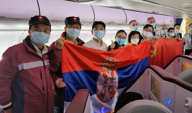 OVO SU BRAĆA HEROJI KOJI SU KRENULI DA POMOGNU SRBIJI! Kineski lekari sa posadom Er Srbije (FOTO)