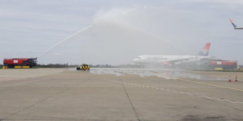 (VIDEO) STIGLA NOVA VELIKA POMOĆ IZ KINE! Erbas A320 sleteo na aerodrom Nikola Tesla - BRAĆA IZ ŠANGAJA POSLALA MASKE, TESTOVE, ZAŠTITNA ODELA!