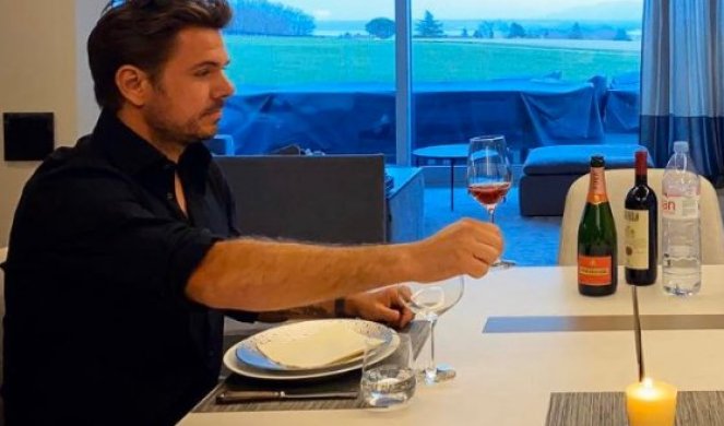 (FOTO) VINO, SVEĆE, DOBRA HRANA I.... Ne možete ni zamisliti kome je ŠVAJCARSKI TENISER priredio romantičnu večeru!